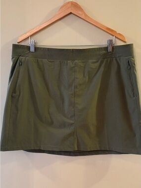 Kuhl, Women’s Green Active Skort with Side Zip Pockets, inner drawstring, Sz XL